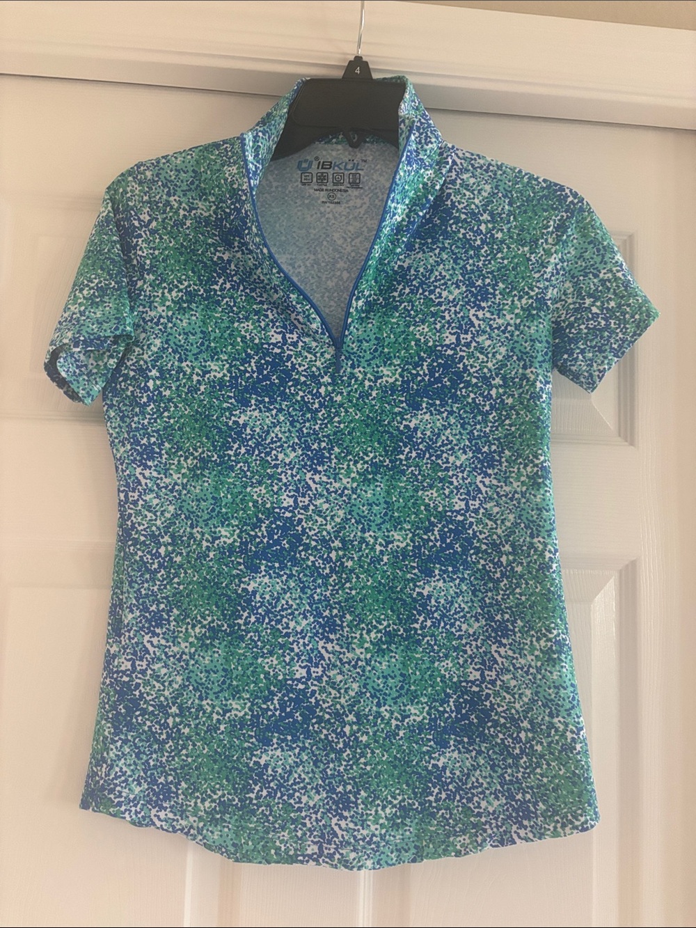 IBKUL Women's Blue & Green Speckled Short Sleeve Golf Polo